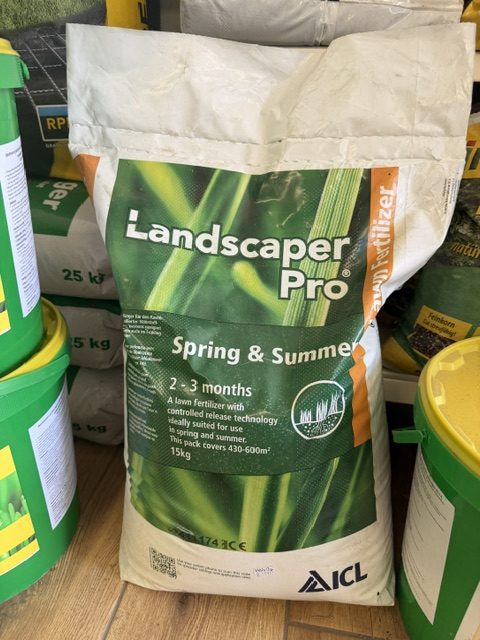 Landscaper Pro Spring & Summer gyepműtrágya 25 kg
