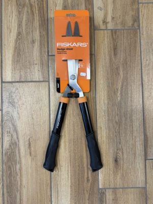 Fiskars Solid HS21 sövénynyíró