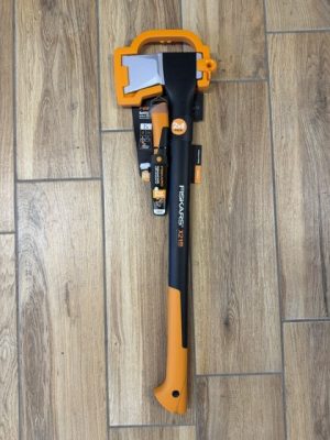 Fiskars X21 hasító fejsze késsel