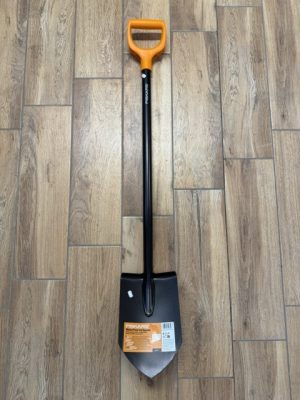 Fiskars Solid ásó, fém nyelű, hegyes /1066716/