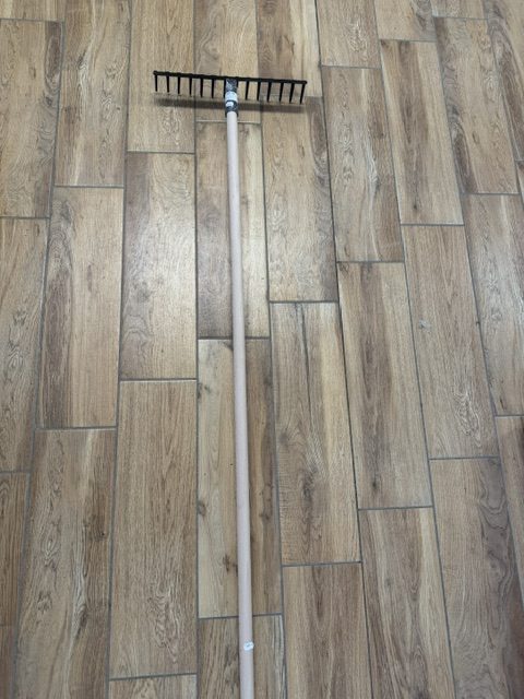 Gereblye 14 fogú, nyelezett